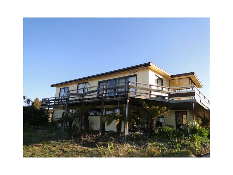 14 Halcyon Grove, St Helens TAS 7216