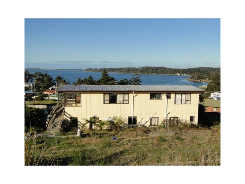 14 Halcyon Grove, St Helens TAS 7216