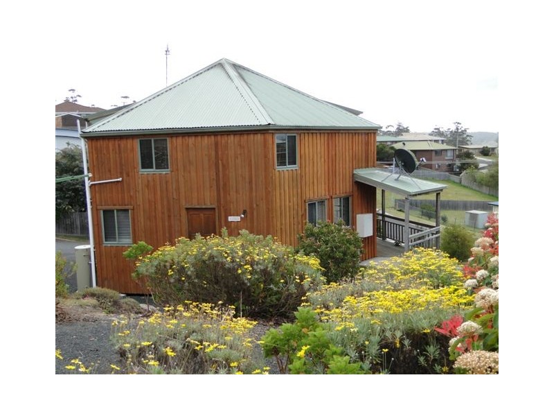 17 Erythos Grove, St Helens TAS 7216