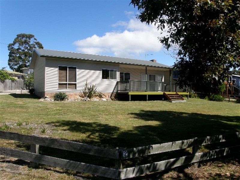 2 Highcrest Avenue, Binalong Bay TAS 7216