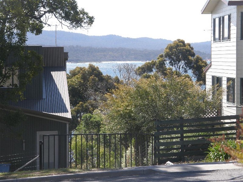 2 Highcrest Avenue, Binalong Bay TAS 7216