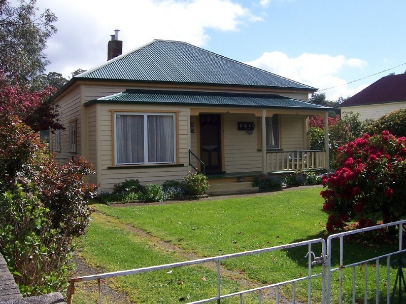33 Main Road, St Marys TAS 7215