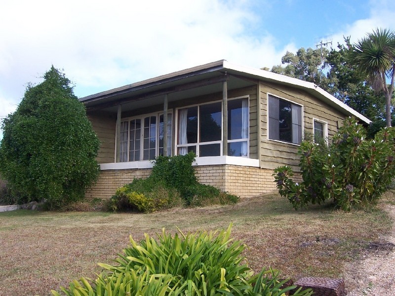 25 Treloggen Drive, Binalong Bay TAS 7216