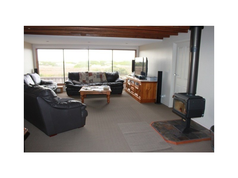 2 Lagoon Esplanade, Scamander TAS 7215