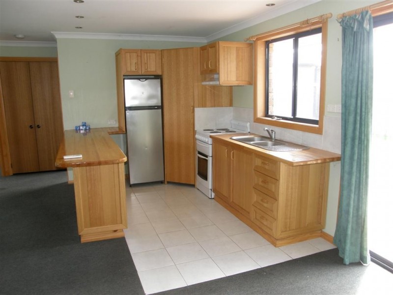 2/74 Medea Cove Esplanade, St Helens TAS 7216