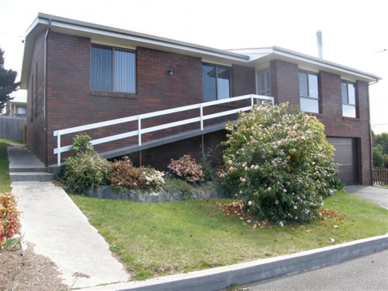 16 Erythos Grove, St Helens TAS 7216