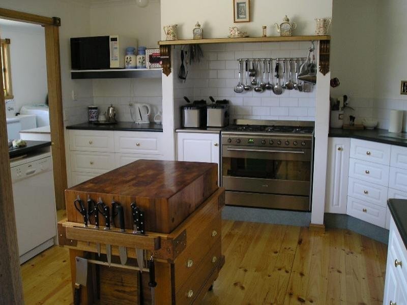 16 Belair Crescent, Beaumaris TAS 7215