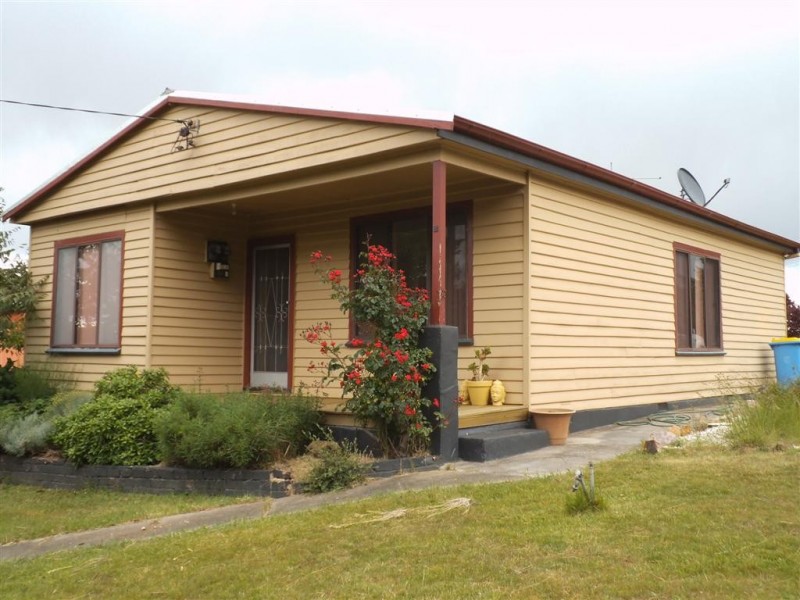 8 Cameron Street, St Marys TAS 7215