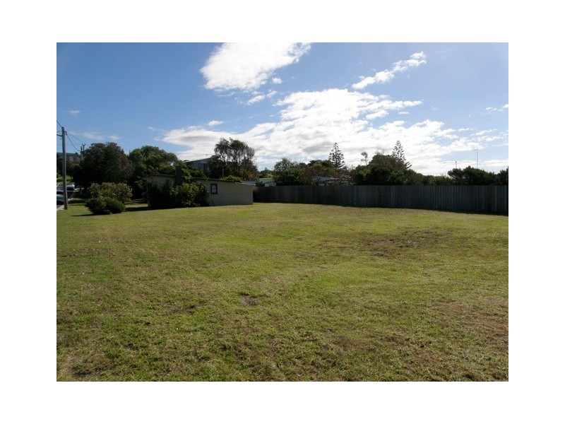8 Dune Street, Scamander TAS 7215
