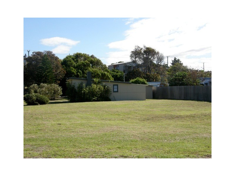 8 Dune Street, Scamander TAS 7215