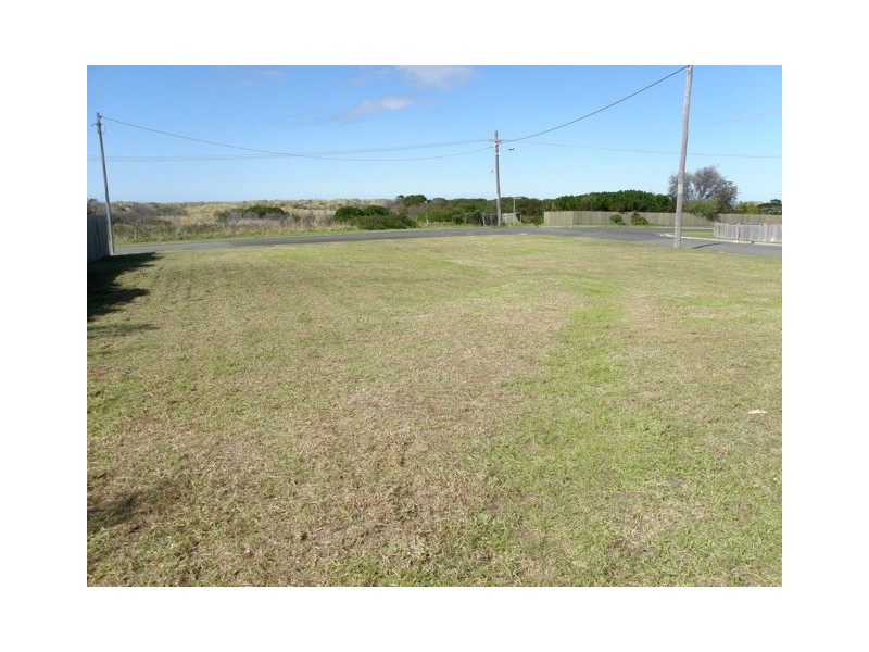 8 Dune Street, Scamander TAS 7215