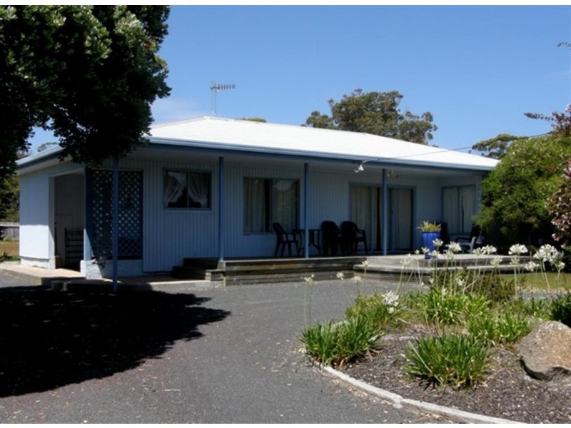 128 Main Road, Binalong Bay TAS 7216