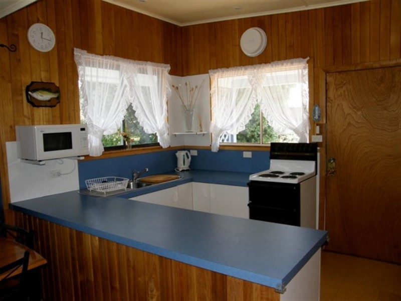 128 Main Road, Binalong Bay TAS 7216