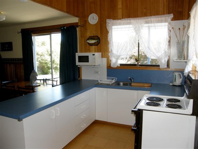 128 Main Road, Binalong Bay TAS 7216