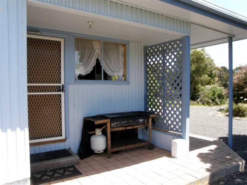 128 Main Road, Binalong Bay TAS 7216