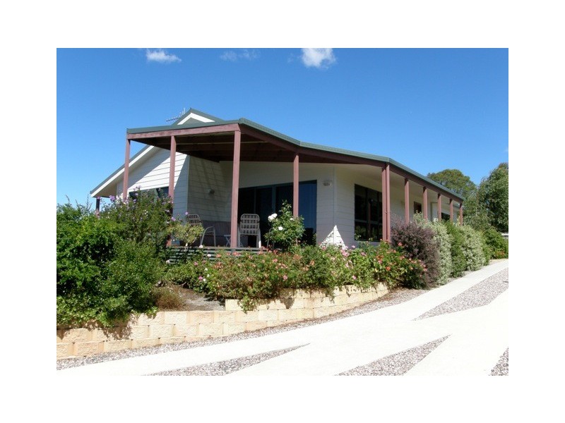 16 Bayvista Rise, St Helens TAS 7216