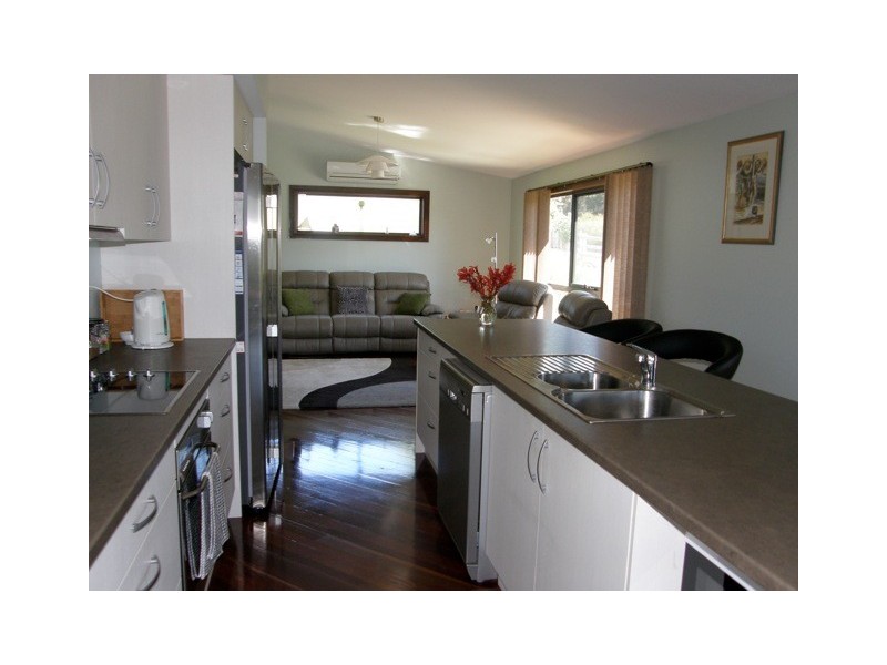 16 Bayvista Rise, St Helens TAS 7216