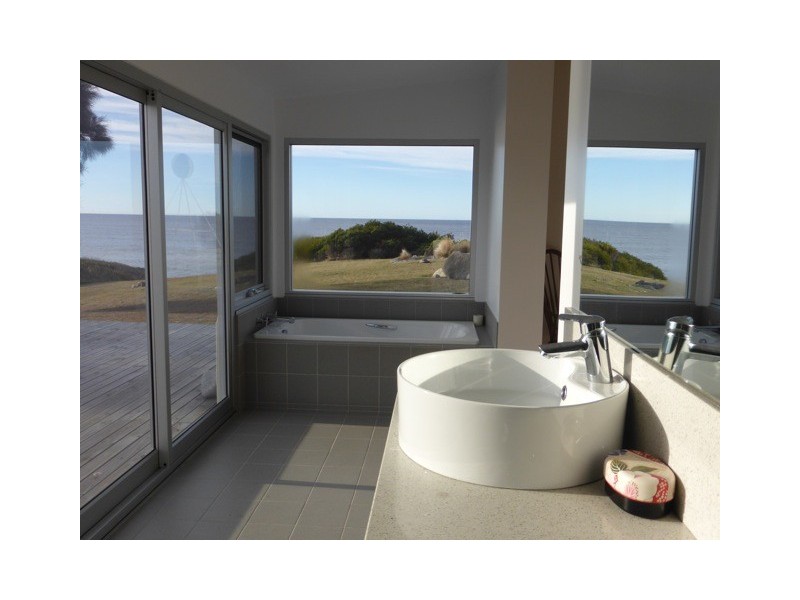 21174 Tasman Highway, Chain Of Lagoons TAS 7215