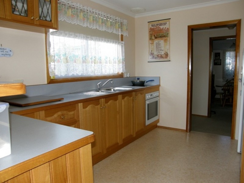 18 Sunbeam Crescent, Beaumaris TAS 7215