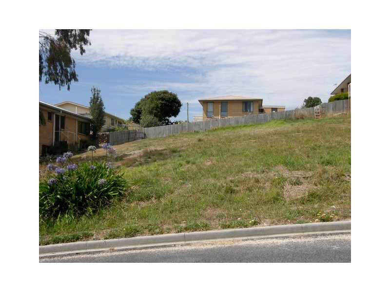 11 Erythos Grove, St Helens TAS 7216