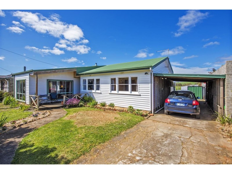 83 Pine Road, Penguin TAS 7316