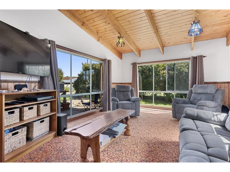 83 Pine Road, Penguin TAS 7316