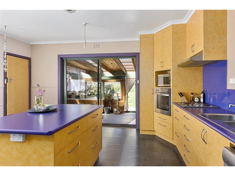 83 Pine Road, Penguin TAS 7316