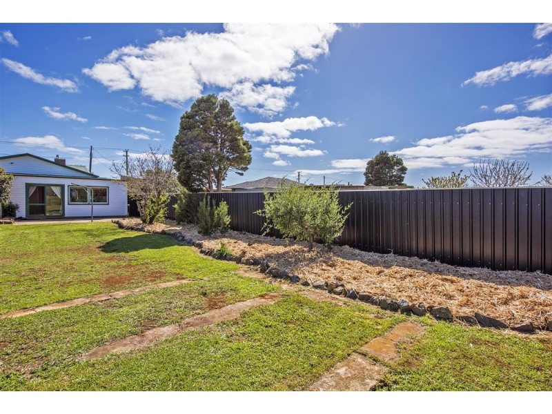 83 Pine Road, Penguin TAS 7316