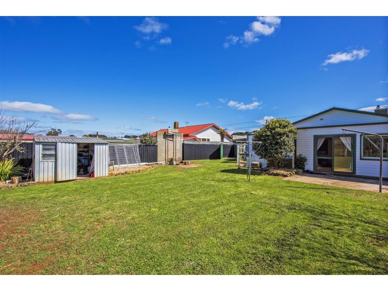83 Pine Road, Penguin TAS 7316