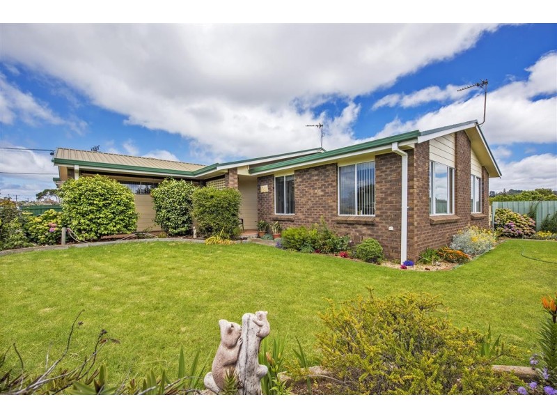 8 Penguin Road, West Ulverstone TAS 7315