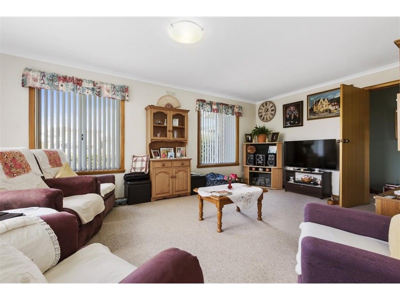 8 Penguin Road, West Ulverstone TAS 7315