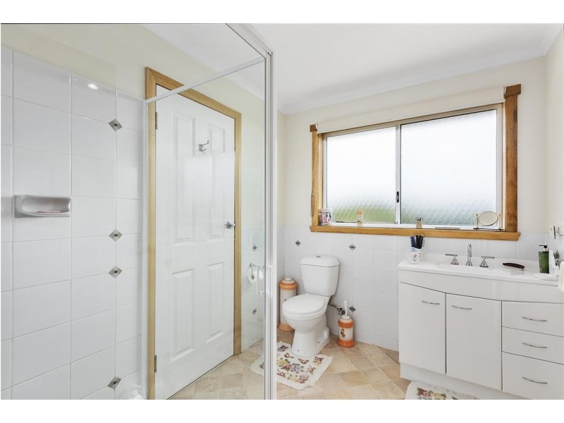 8 Penguin Road, West Ulverstone TAS 7315