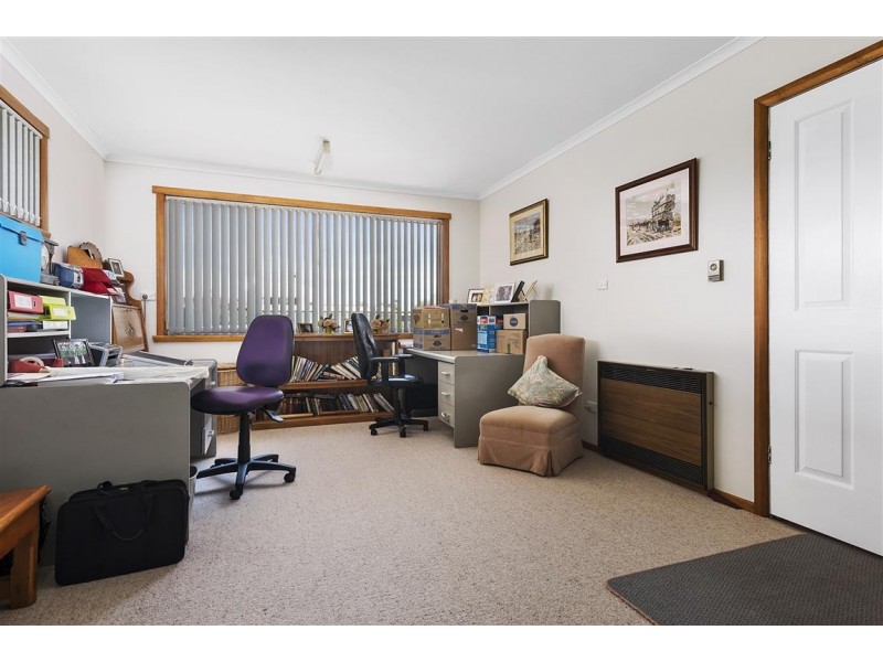 8 Penguin Road, West Ulverstone TAS 7315