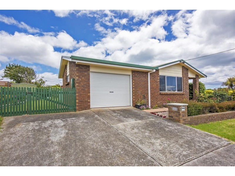 8 Penguin Road, West Ulverstone TAS 7315