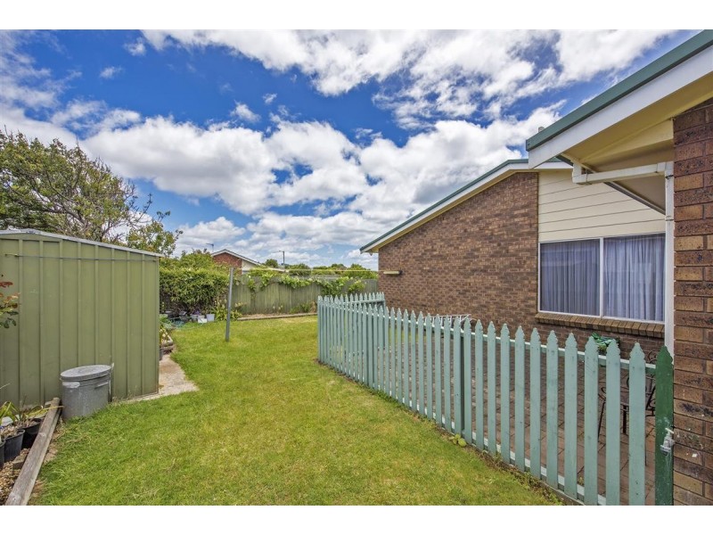 8 Penguin Road, West Ulverstone TAS 7315