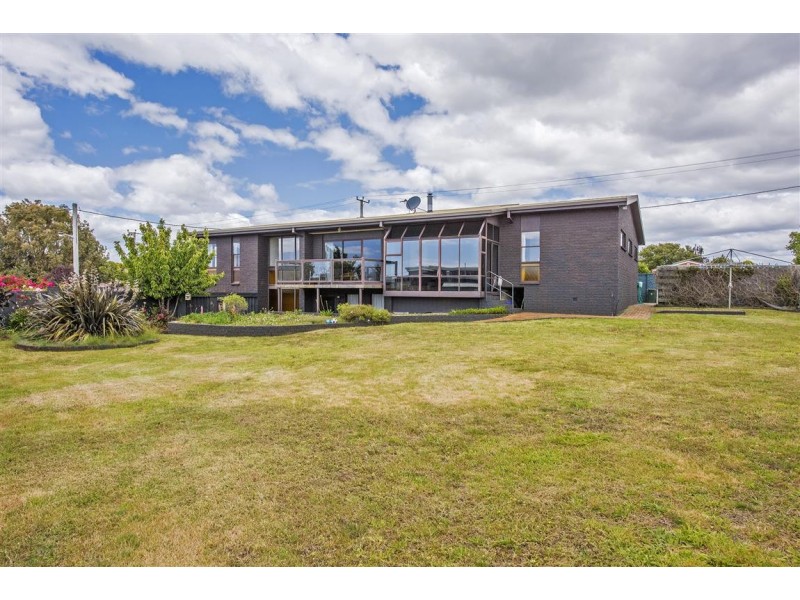 2 Vista Court, West Ulverstone TAS 7315