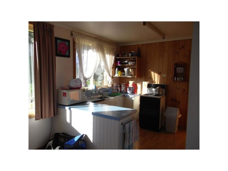 5 South Road, Penguin TAS 7316