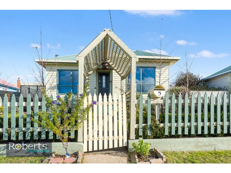 5 Ashwater Crescent, Penguin TAS 7316
