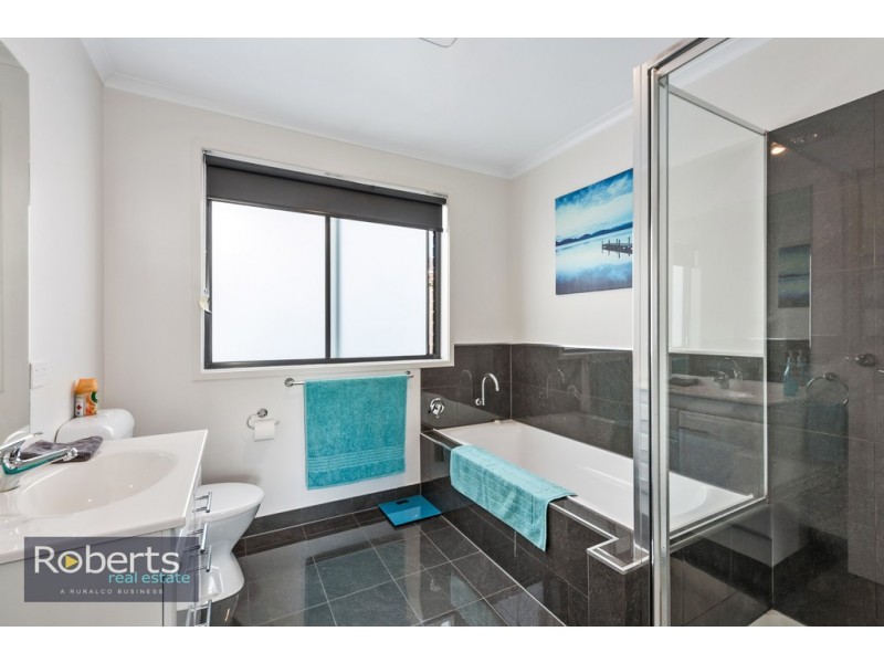 2/8 Hales Street, Penguin TAS 7316