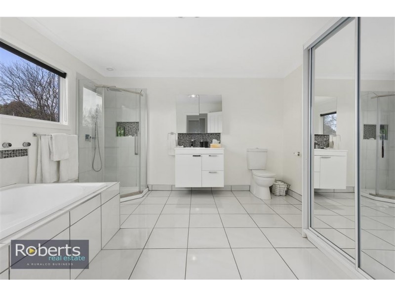 80 South Road, Penguin TAS 7316