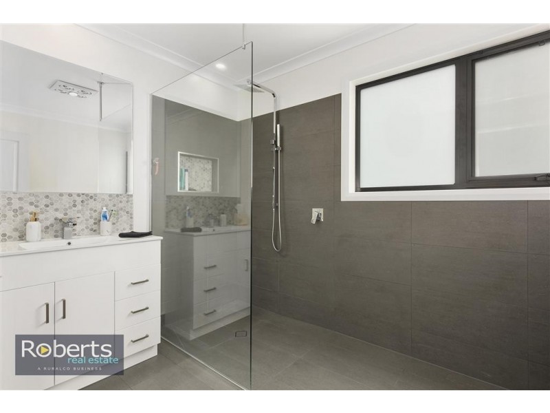 80 South Road, Penguin TAS 7316