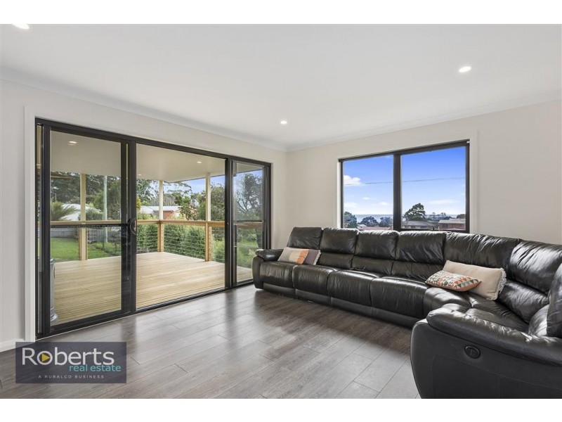 80 South Road, Penguin TAS 7316