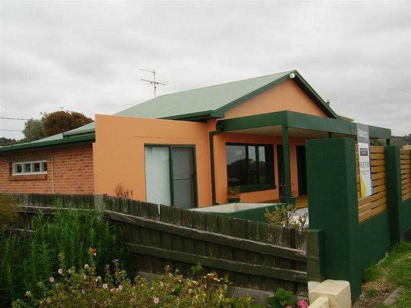 16 Penguin Road, Ulverstone TAS 7315