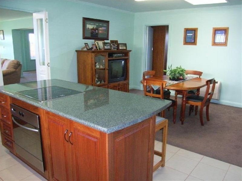 16 Penguin Road, Ulverstone TAS 7315