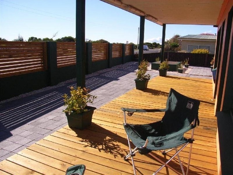 16 Penguin Road, Ulverstone TAS 7315