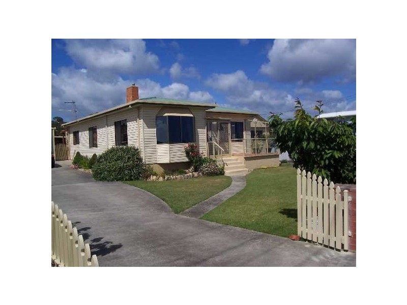 27 PENGUIN RD, Ulverstone TAS 7315