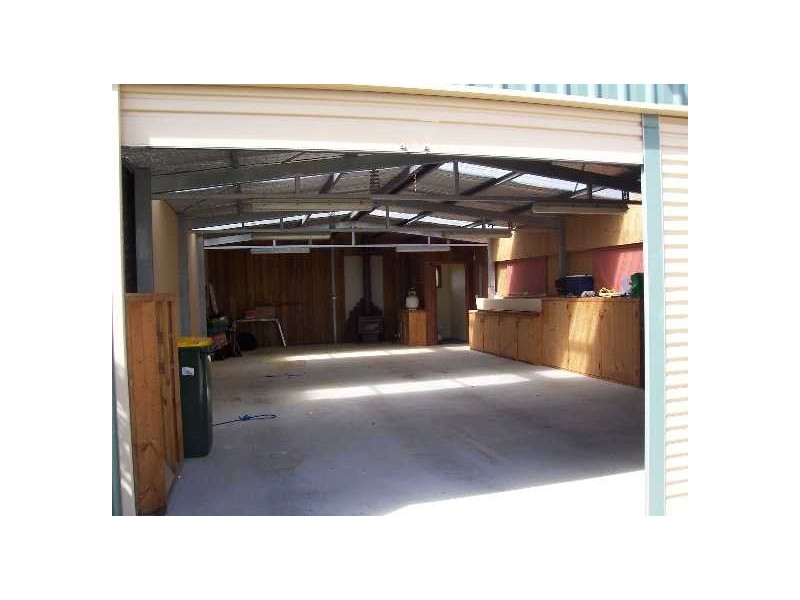 27 PENGUIN RD, Ulverstone TAS 7315