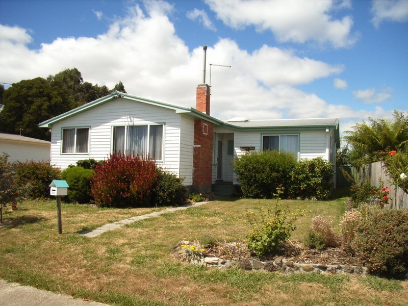 18 Smith Street, Ulverstone TAS 7315