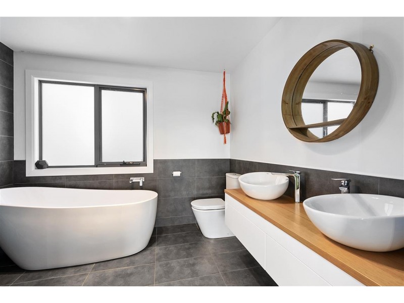 19 McCall Terrace, Stony Rise TAS 7310