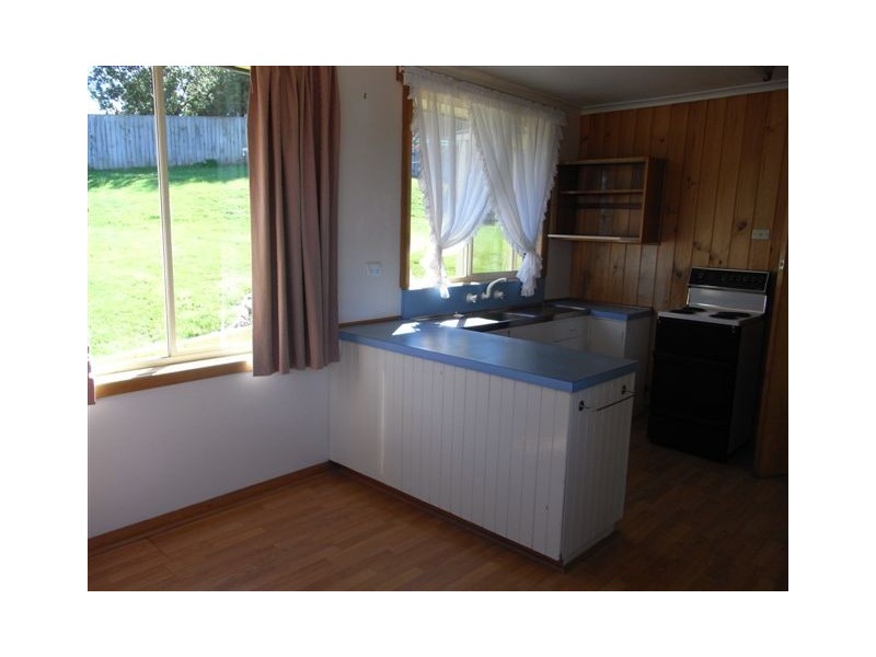 5 South Road, Penguin TAS 7316